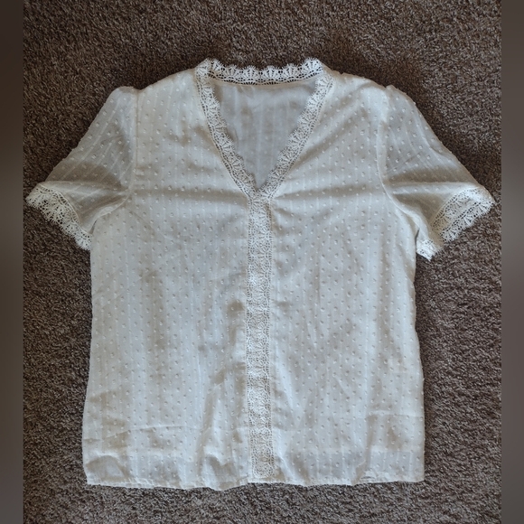 Elegant Ivory Lace Trim Top Large - Picture 3 of 12